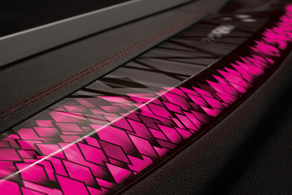 Rosa durchleuchtendes Automotive-Panel
